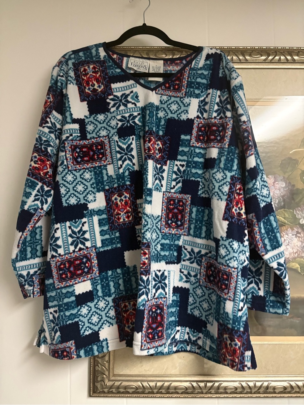 Basic Editions Women's Blue, White and Red Geometric Crewneck Sweater